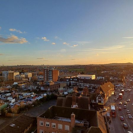 Luxury Apartment With Stunning Views On 10Th Floor Edgware Eksteriør bilde