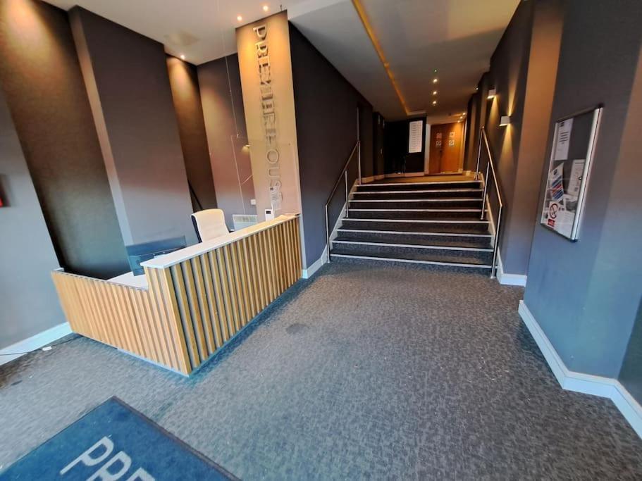 Luxury Apartment With Stunning Views On 10Th Floor Edgware Eksteriør bilde