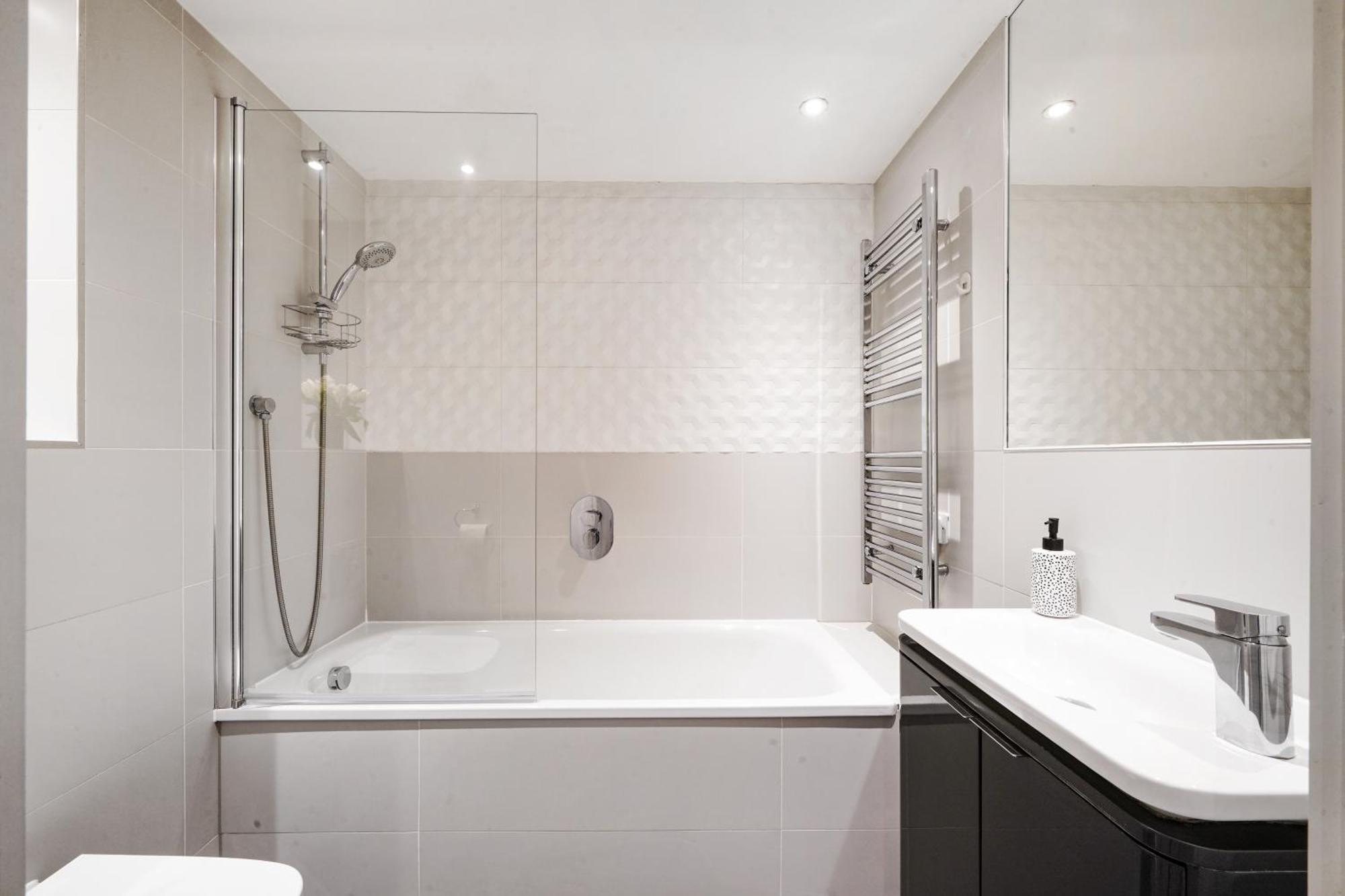 Luxury Apartment With Stunning Views On 10Th Floor Edgware Eksteriør bilde