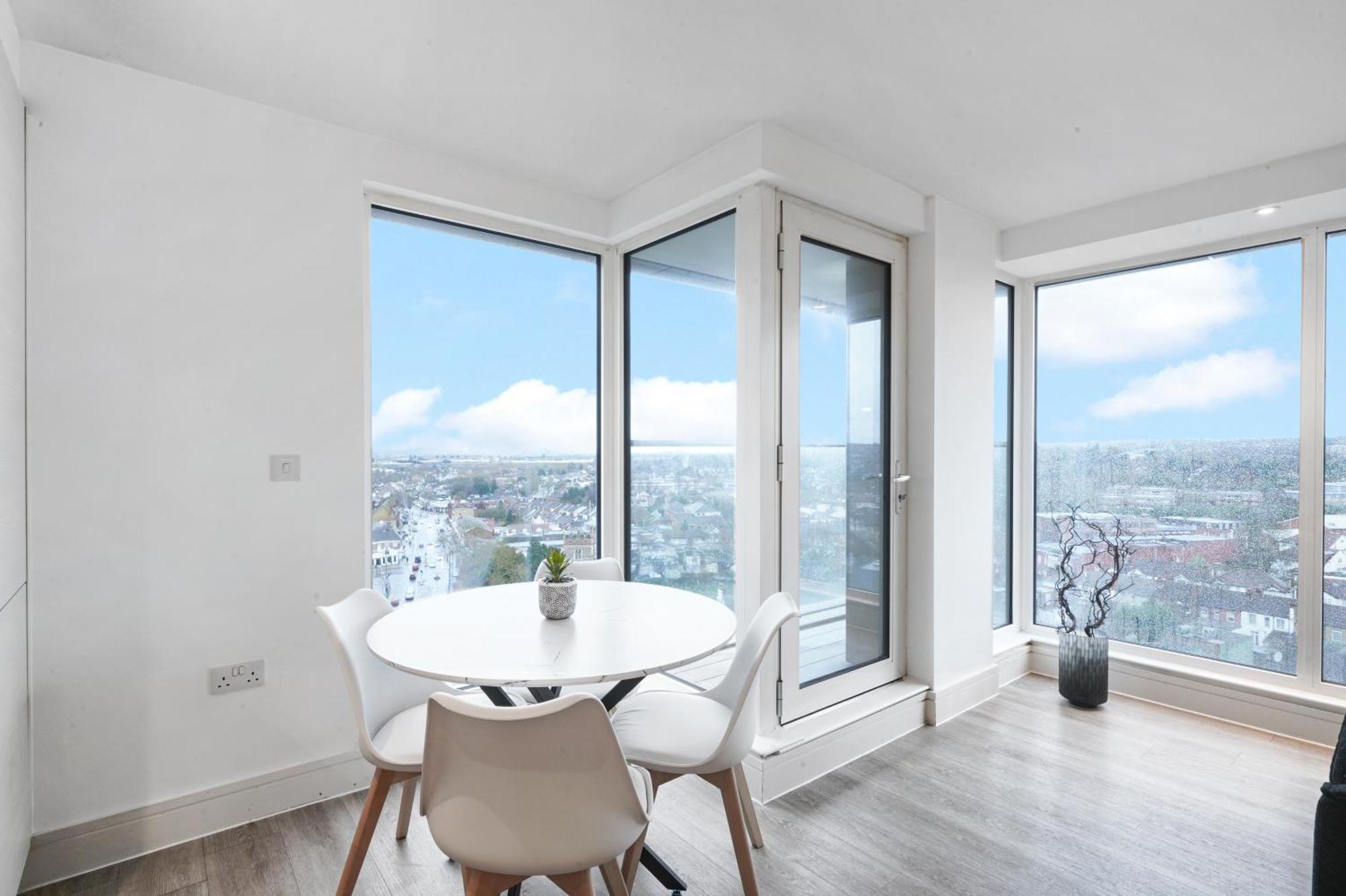 Luxury Apartment With Stunning Views On 10Th Floor Edgware Eksteriør bilde